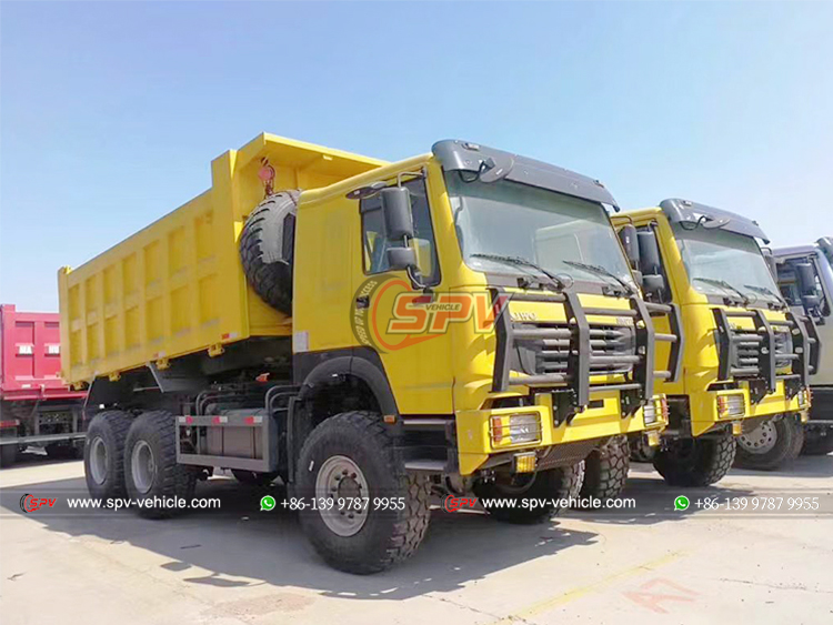 Sinotruk Heavy-duty Dump Truck - Front Right Side